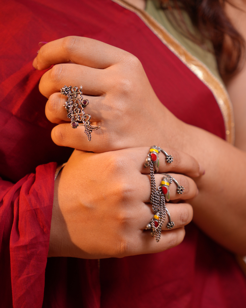 Oxodised 3 Finger Ring Parrot - Multicolor