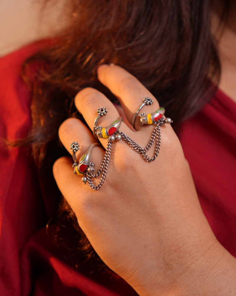 Oxodised 3 Finger Ring Parrot - Multicolor
