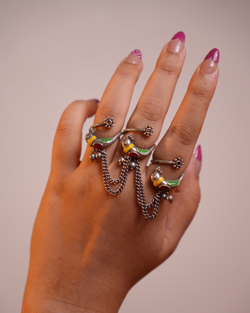 Oxodised 3 Finger Ring Parrot - Multicolor