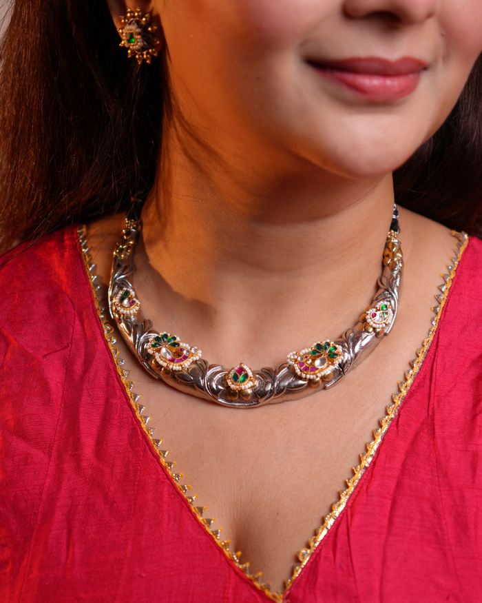 Oxodised embroidered Hasli with Kundan pieces