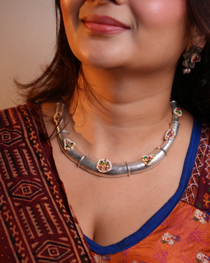 Antique Oxidised Finish Hasli with Traditional Kundan Pieces