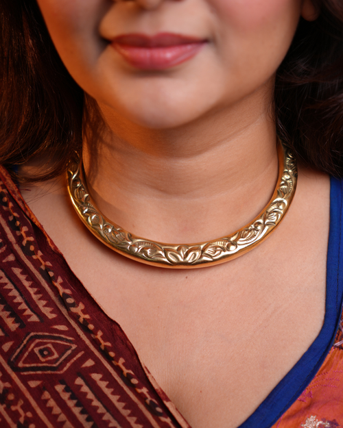 Golden Hasli Necklace with Floral Leaf Detailing