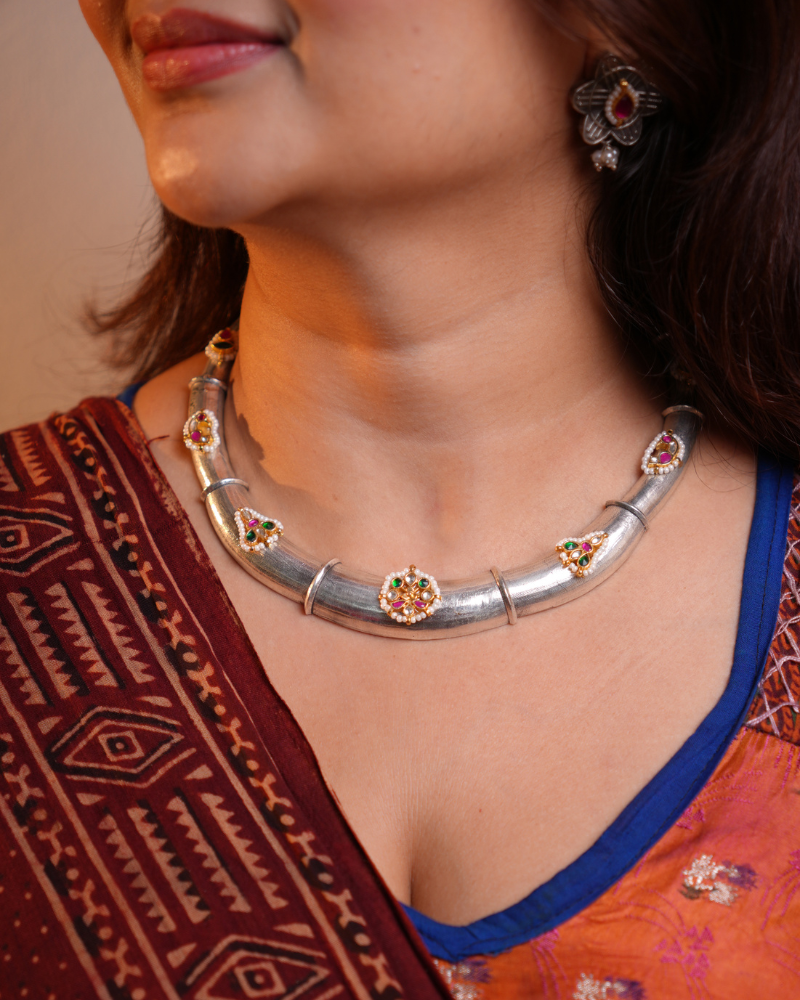 Antique Oxidised Finish Hasli with Traditional Kundan Pieces