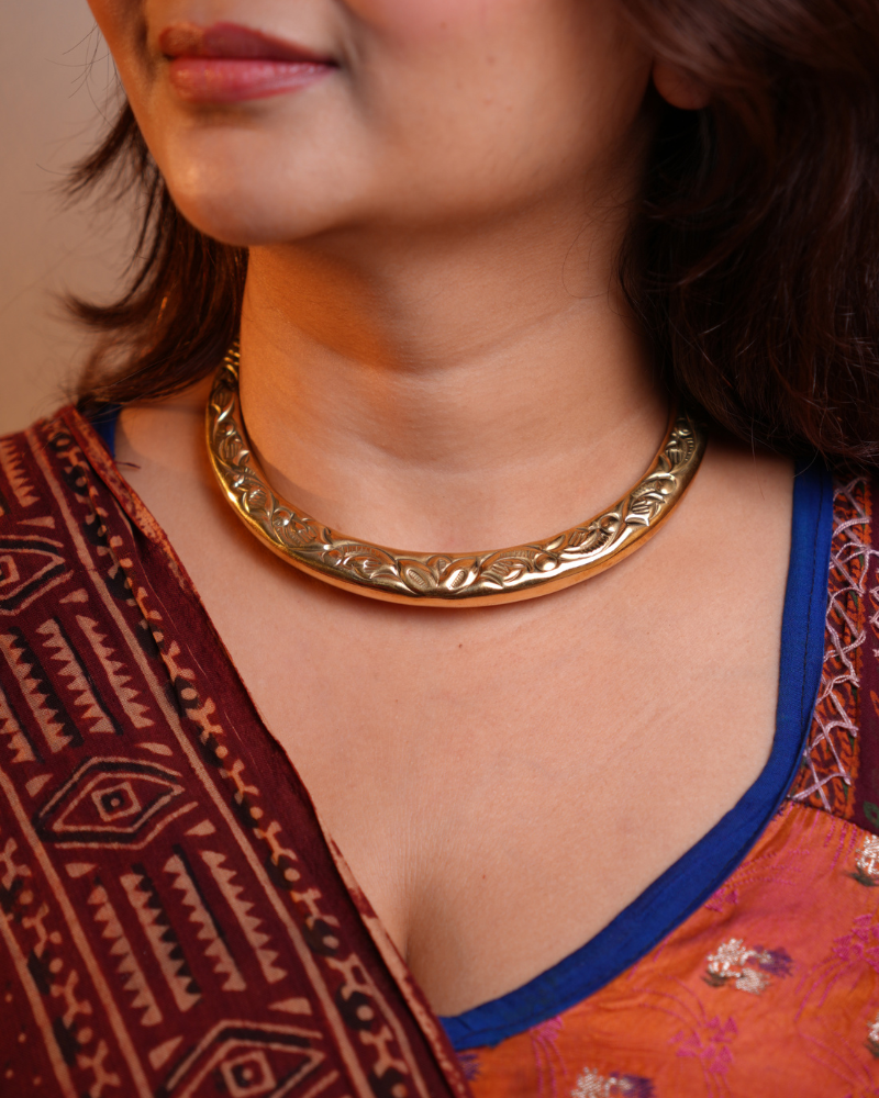 Golden Hasli Necklace with Floral Leaf Detailing