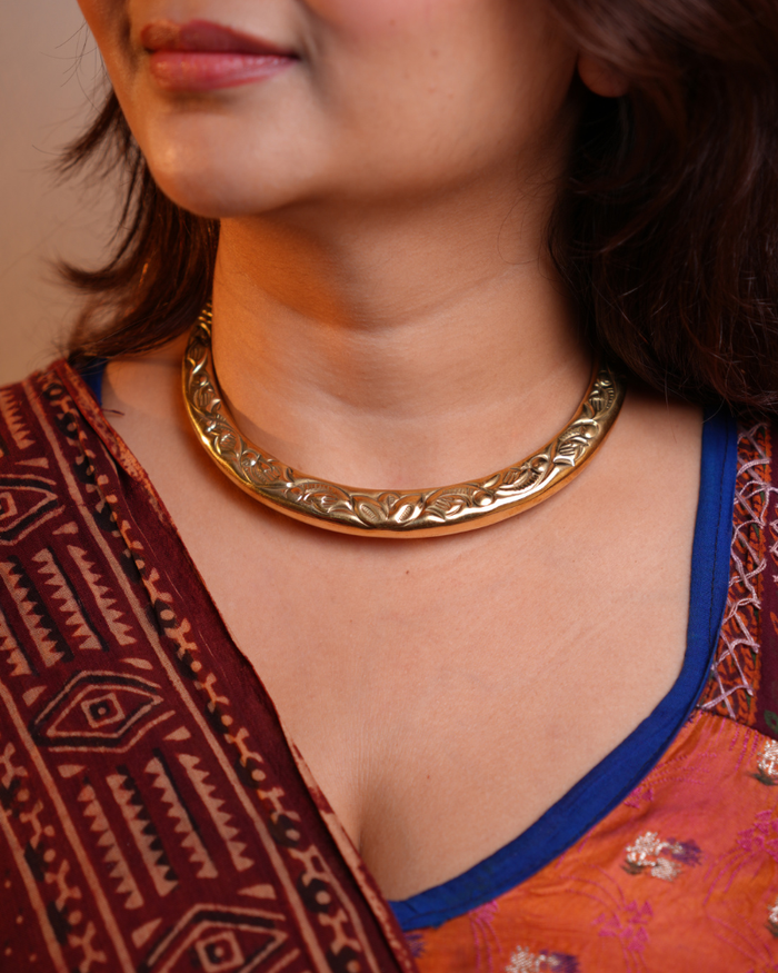 Golden Hasli Necklace with Floral Leaf Detailing